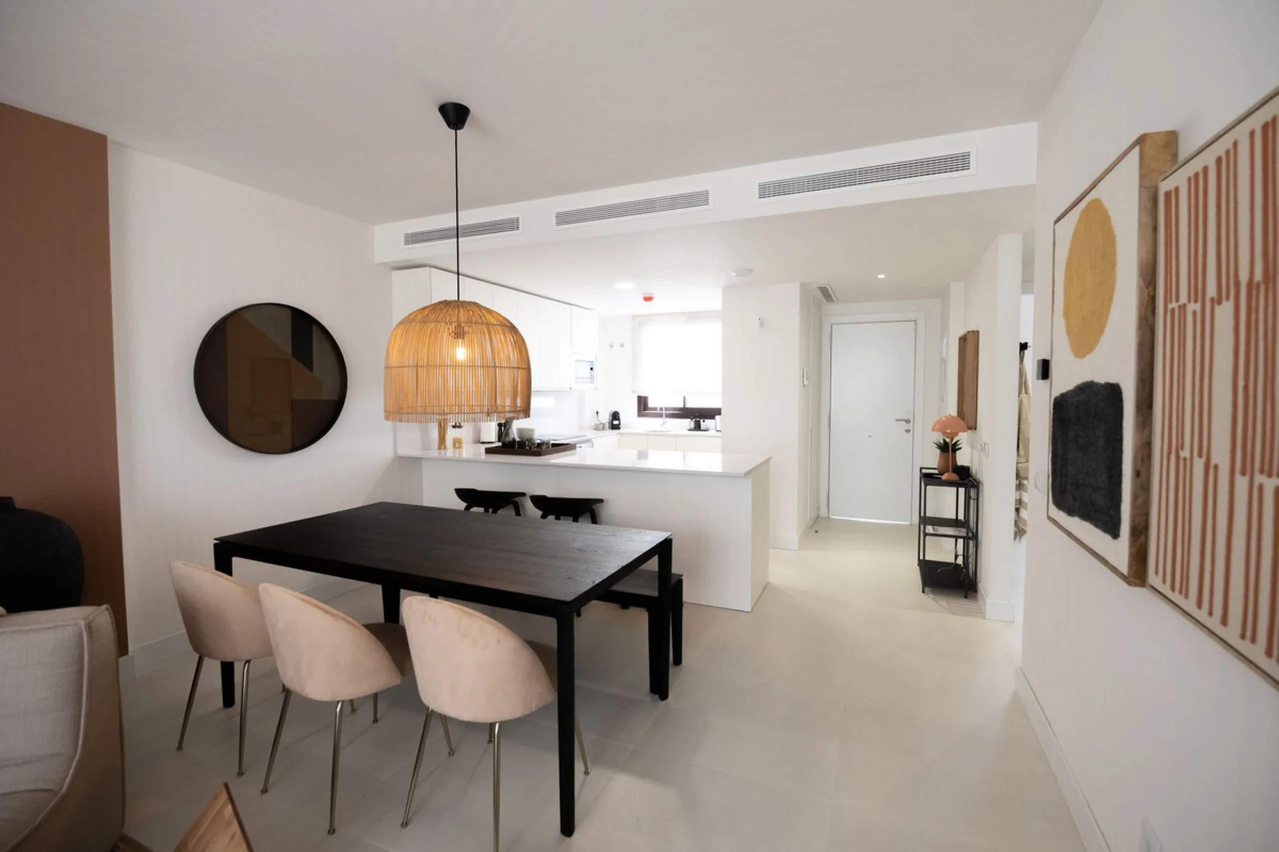Exclusive 2-bedroom penthouse in "El Higueron" with SEA VIEWS and wonderful landscaped common areas, an outdoor pool, a children's play area, coworking spaces, a gym, and a sauna. All in a unique and exclusive location amidst the urban development of the 