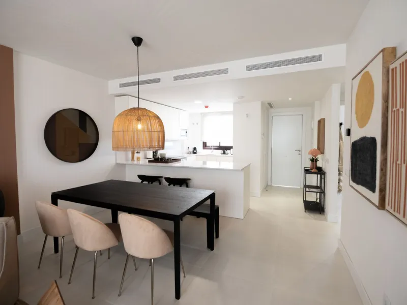 Exclusive 2-bedroom penthouse in "El Higueron" with SEA VIEWS and wonderful landscaped common areas, an outdoor pool, a children's play area, coworking spaces, a gym, and a sauna. All in a unique and exclusive location amidst the urban development of the 