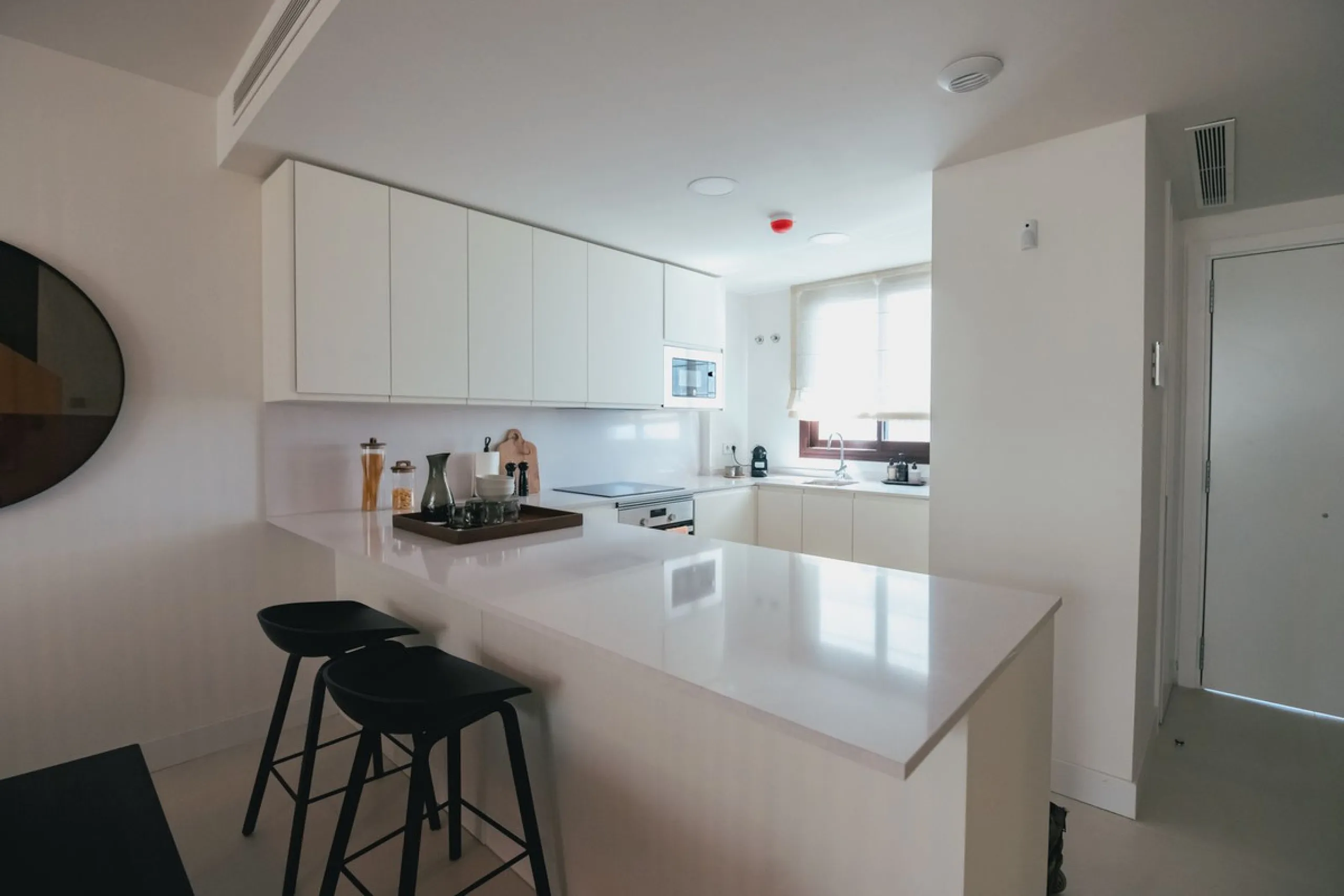 Exclusive 2-bedroom penthouse in "El Higueron" with SEA VIEWS and wonderful landscaped common areas, an outdoor pool, a children's play area, coworking spaces, a gym, and a sauna. All in a unique and exclusive location amidst the urban development of the 