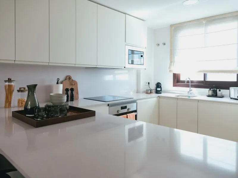 Exclusive 2-bedroom penthouse in "El Higueron" with SEA VIEWS and wonderful landscaped common areas, an outdoor pool, a children's play area, coworking spaces, a gym, and a sauna. All in a unique and exclusive location amidst the urban development of the 