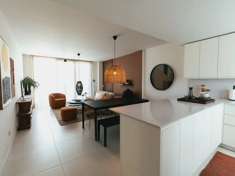 Exclusive 2-bedroom penthouse in "El Higueron" with SEA VIEWS and wonderful landscaped common areas, an outdoor pool, a children's play area, coworking spaces, a gym, and a sauna. All in a unique and exclusive location amidst the urban development of the 
