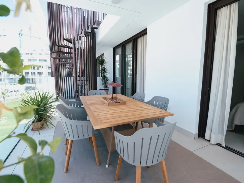 Exclusive 2-bedroom penthouse in "El Higueron" with SEA VIEWS and wonderful landscaped common areas, an outdoor pool, a children's play area, coworking spaces, a gym, and a sauna. All in a unique and exclusive location amidst the urban development of the 
