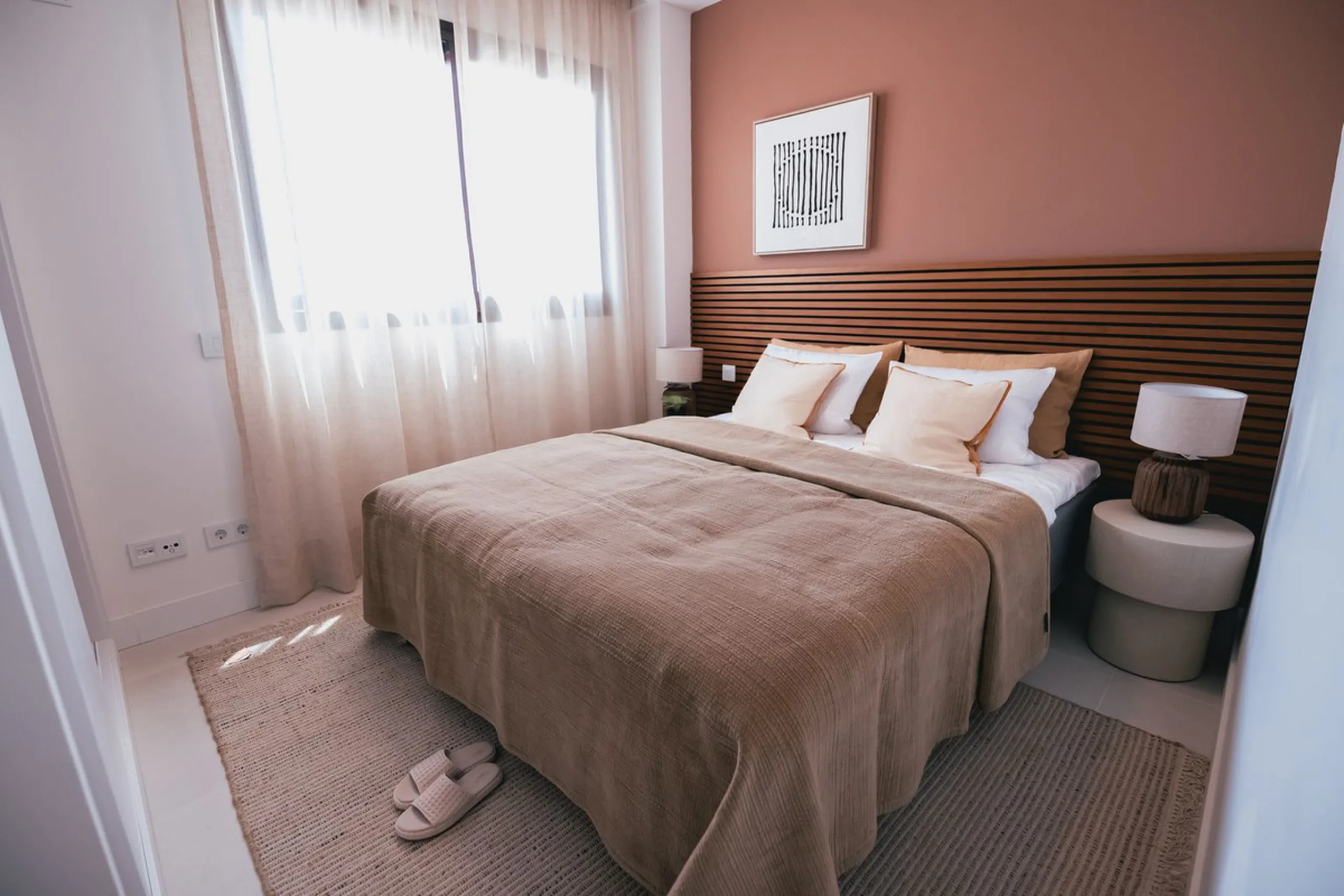 Exclusive 2-bedroom penthouse in "El Higueron" with SEA VIEWS and wonderful landscaped common areas, an outdoor pool, a children's play area, coworking spaces, a gym, and a sauna. All in a unique and exclusive location amidst the urban development of the 