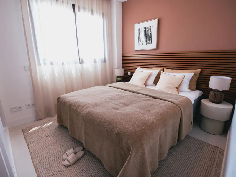 Exclusive 2-bedroom penthouse in "El Higueron" with SEA VIEWS and wonderful landscaped common areas, an outdoor pool, a children's play area, coworking spaces, a gym, and a sauna. All in a unique and exclusive location amidst the urban development of the 