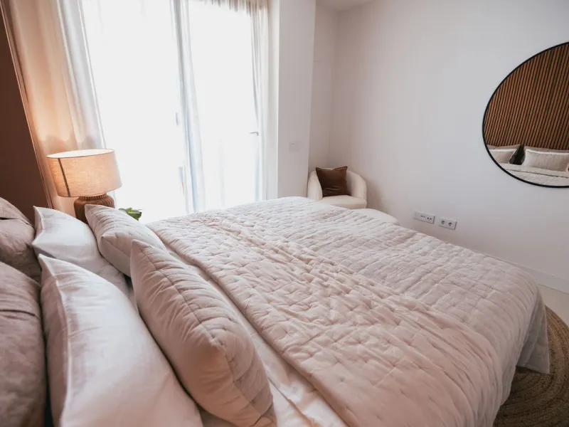 Exclusive 2-bedroom penthouse in "El Higueron" with SEA VIEWS and wonderful landscaped common areas, an outdoor pool, a children's play area, coworking spaces, a gym, and a sauna. All in a unique and exclusive location amidst the urban development of the 