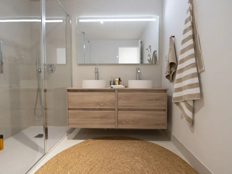 Exclusive 2-bedroom penthouse in "El Higueron" with SEA VIEWS and wonderful landscaped common areas, an outdoor pool, a children's play area, coworking spaces, a gym, and a sauna. All in a unique and exclusive location amidst the urban development of the 