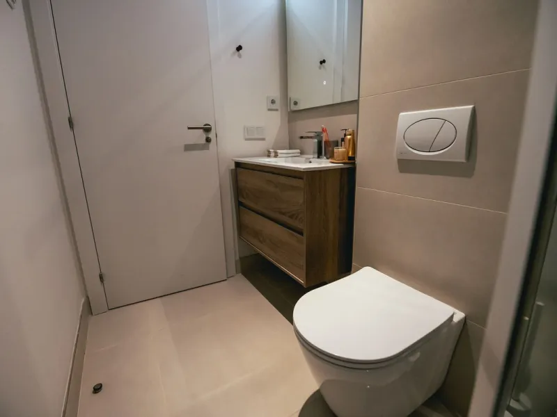 Exclusive 2-bedroom penthouse in "El Higueron" with SEA VIEWS and wonderful landscaped common areas, an outdoor pool, a children's play area, coworking spaces, a gym, and a sauna. All in a unique and exclusive location amidst the urban development of the 