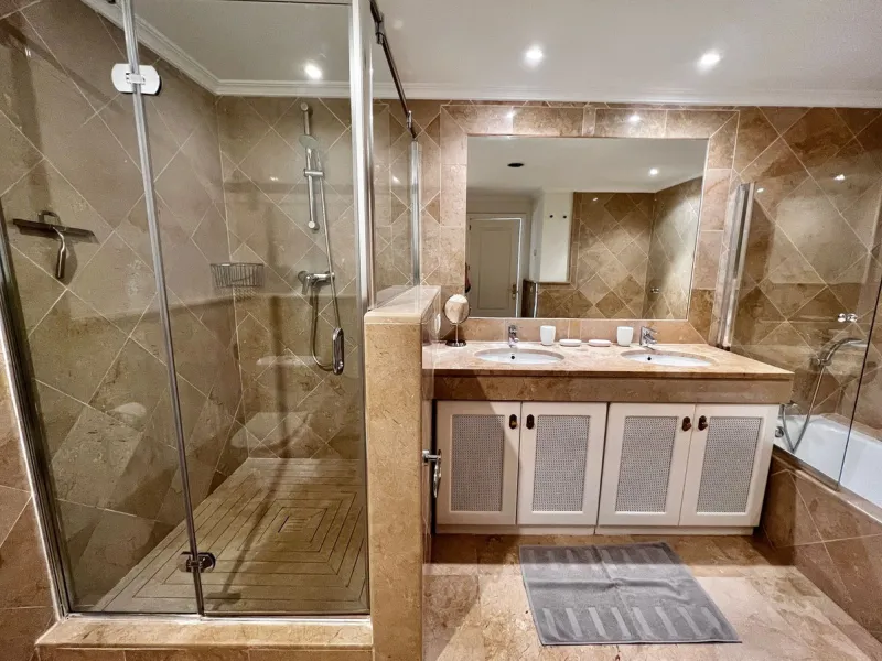Apartment - Ground Floor Apartment в продаже в Málaga, Málaga. В доме 3 спален и 4 ванных комнат. Площадь дома 175 м²