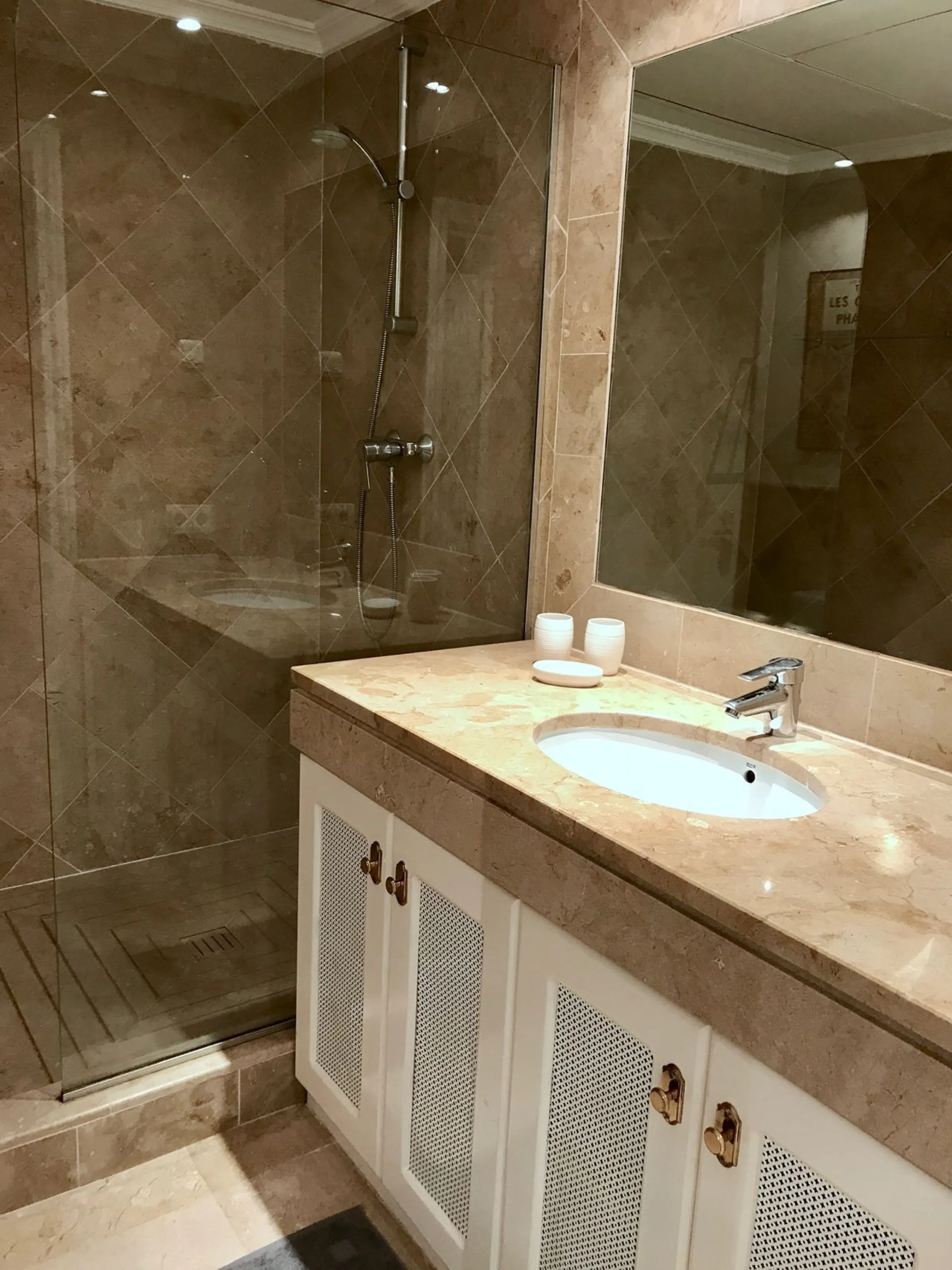 Apartment - Ground Floor Apartment в продаже в Málaga, Málaga. В доме 3 спален и 4 ванных комнат. Площадь дома 175 м²