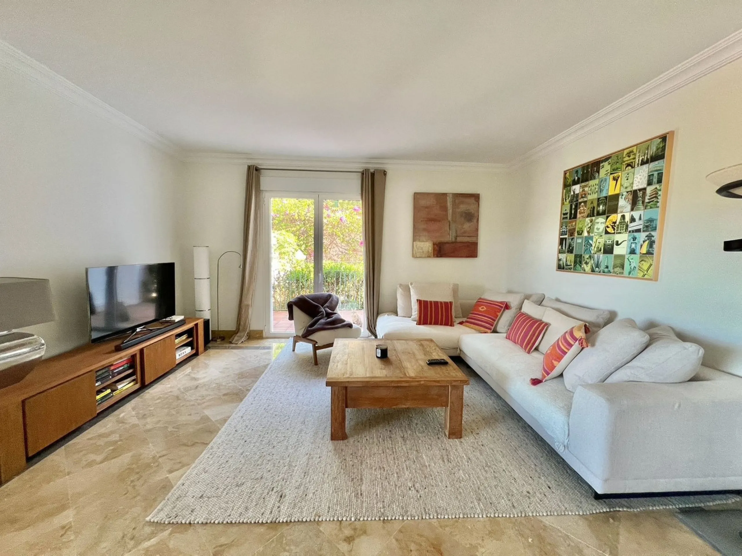 Apartment - Ground Floor Apartment в продаже в Málaga, Málaga. В доме 3 спален и 4 ванных комнат. Площадь дома 175 м²