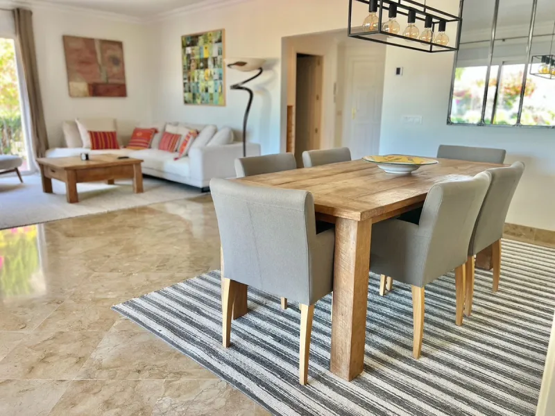 Apartment - Ground Floor Apartment в продаже в Málaga, Málaga. В доме 3 спален и 4 ванных комнат. Площадь дома 175 м²