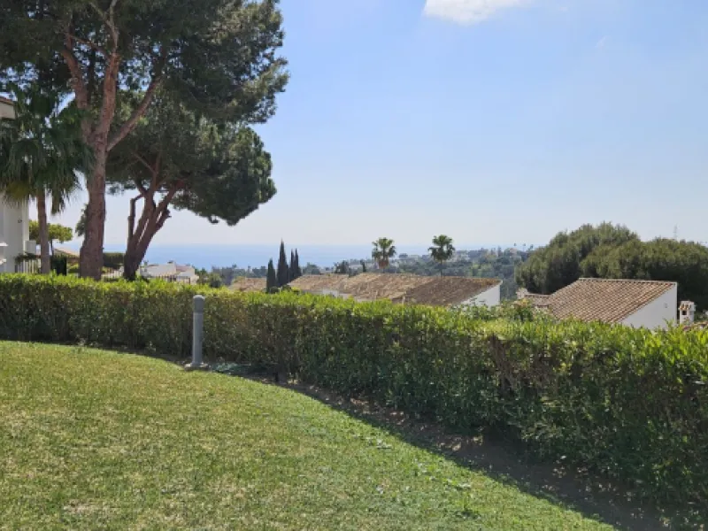 Elegant and charmingTownhouse with Open Views in Calahonda