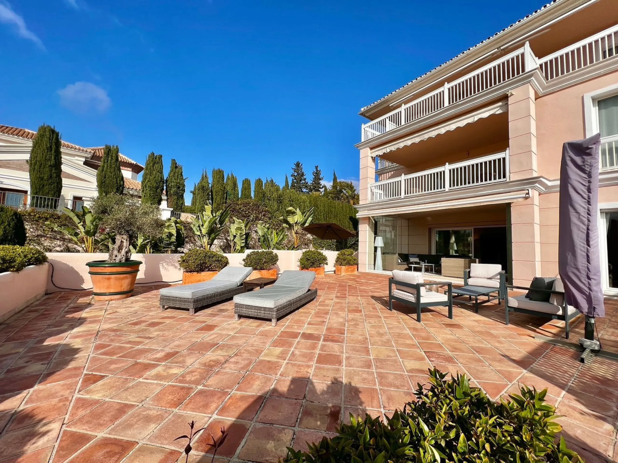 Apartment - Ground Floor Apartment в продаже в Málaga, Málaga. В доме 3 спален и 4 ванных комнат. Площадь дома 175 м²
