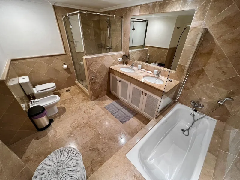 Apartment - Ground Floor Apartment в продаже в Málaga, Málaga. В доме 3 спален и 4 ванных комнат. Площадь дома 175 м²