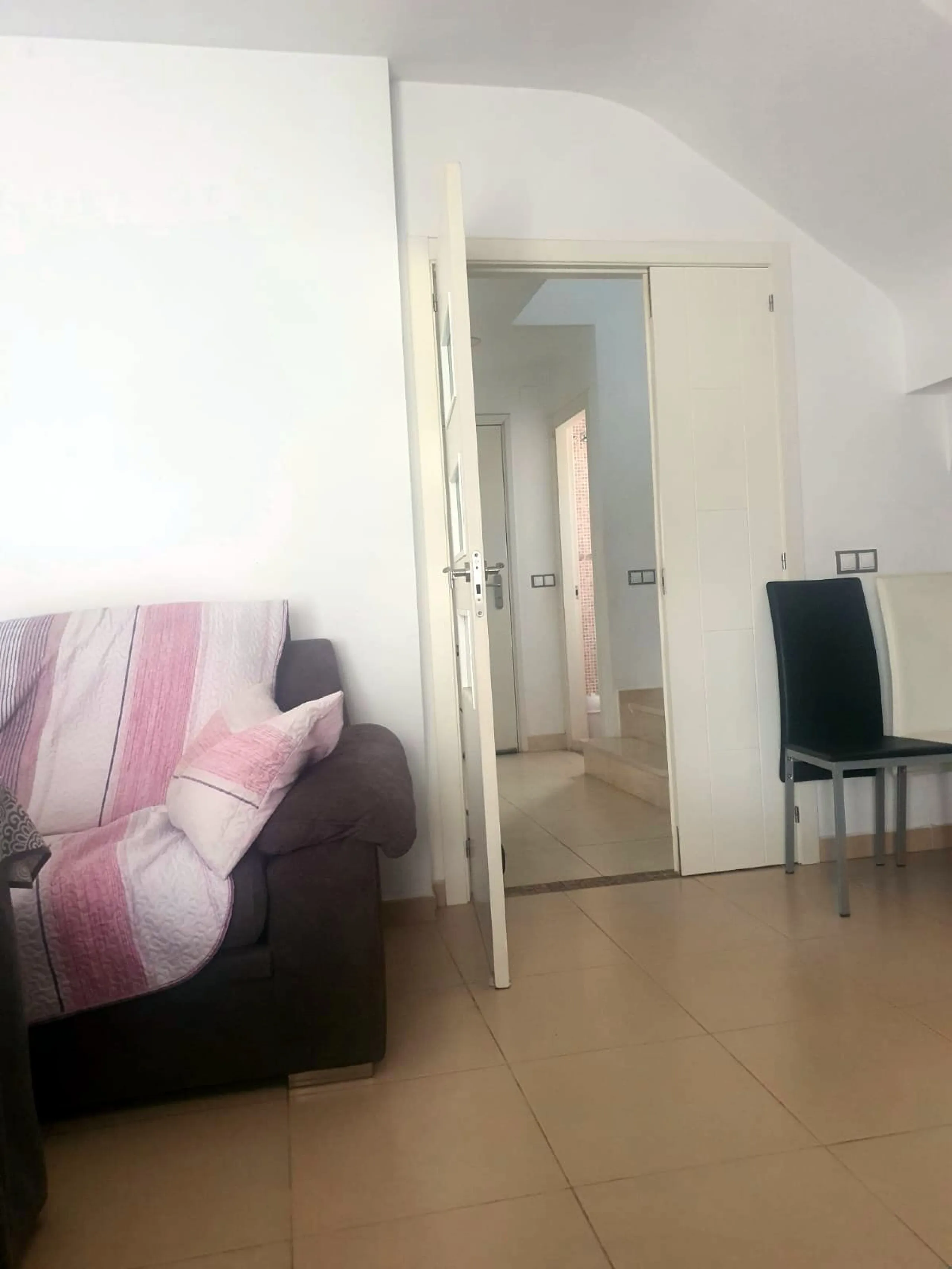 House - Semi-Detached House в продаже в Málaga, Málaga. В доме 3 спален и 3 ванных комнат. Площадь дома 149 м². Площадь участка 225 м²