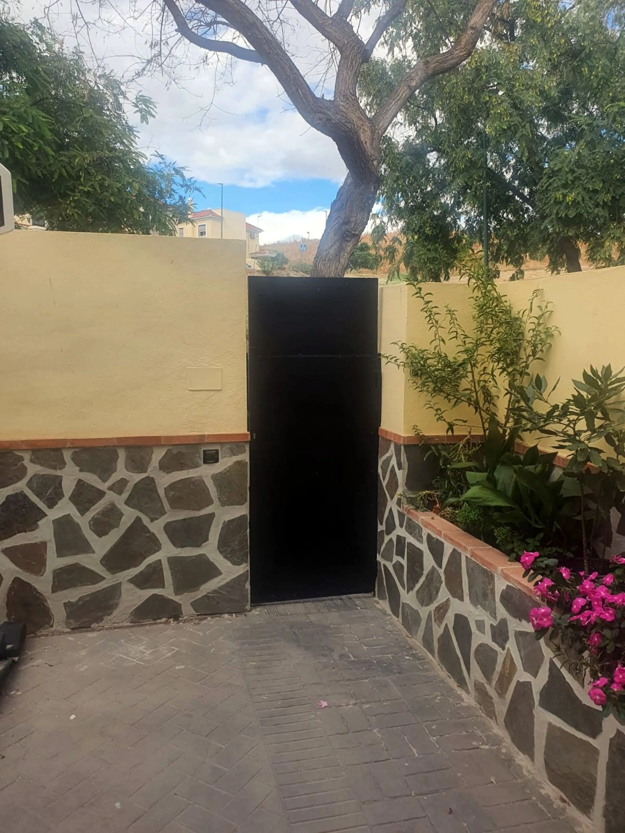 House - Semi-Detached House в продаже в Málaga, Málaga. В доме 3 спален и 3 ванных комнат. Площадь дома 149 м². Площадь участка 225 м²