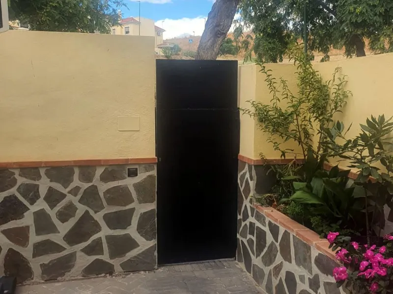 House - Semi-Detached House в продаже в Málaga, Málaga. В доме 3 спален и 3 ванных комнат. Площадь дома 149 м². Площадь участка 225 м²
