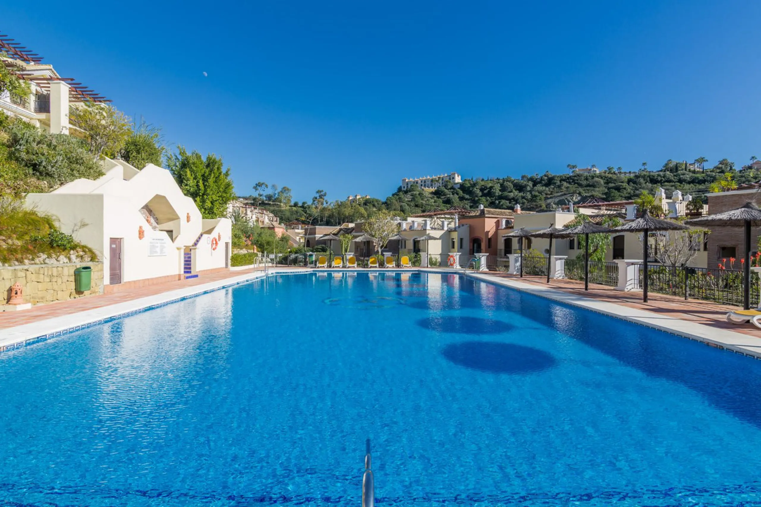 NEW LISTING penthouse with roof terrace !
