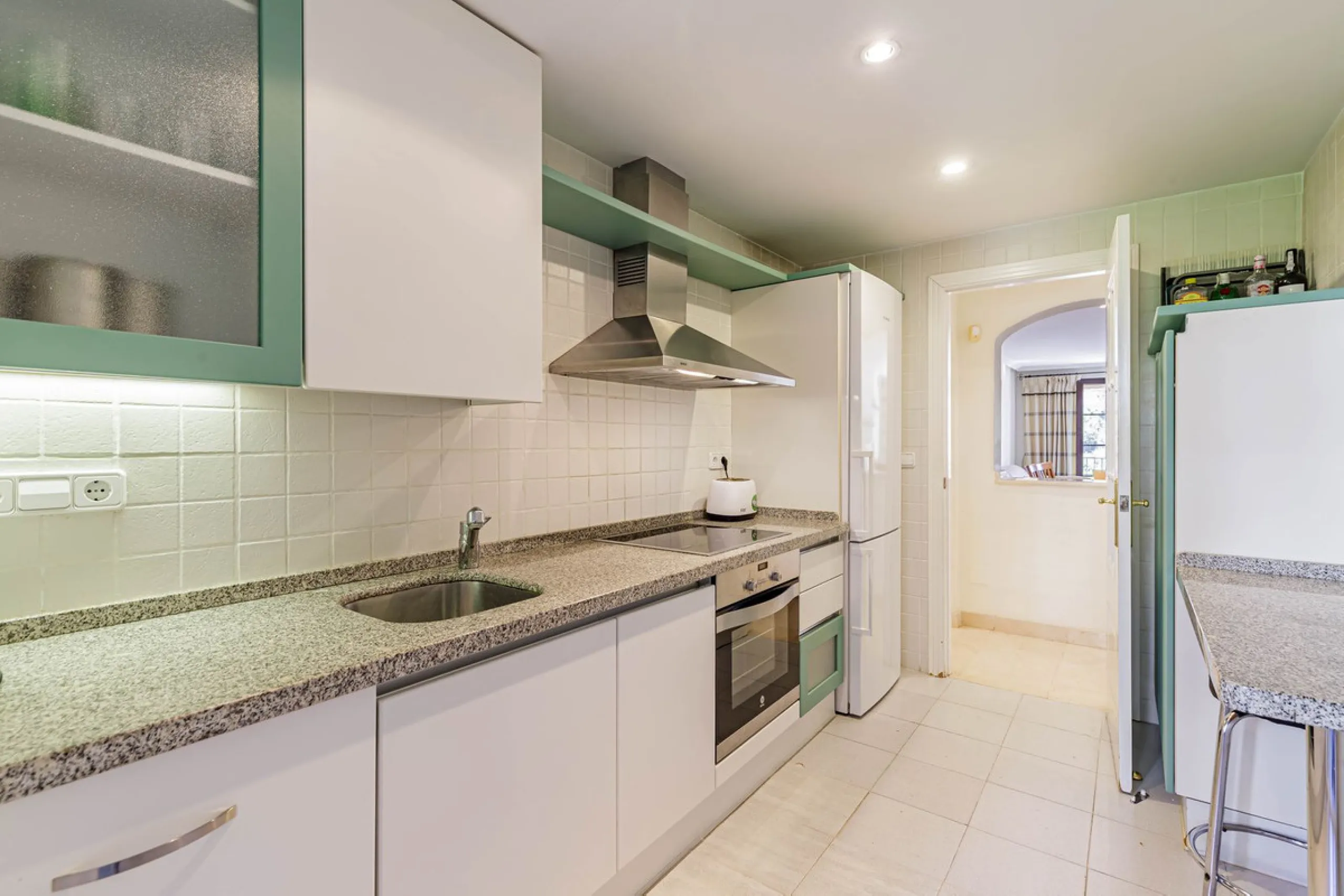 NEW LISTING penthouse with roof terrace !