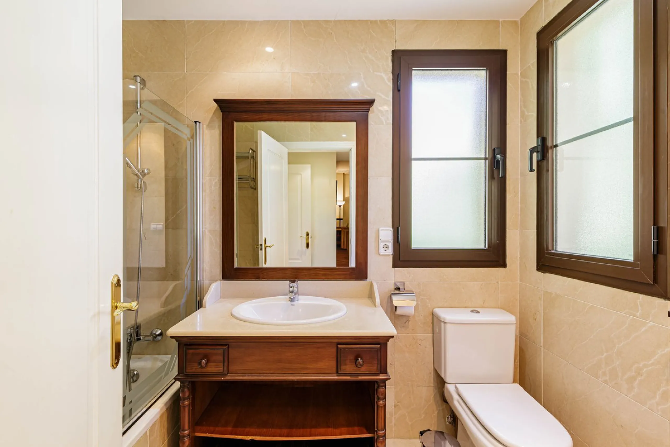 NEW LISTING penthouse with roof terrace !