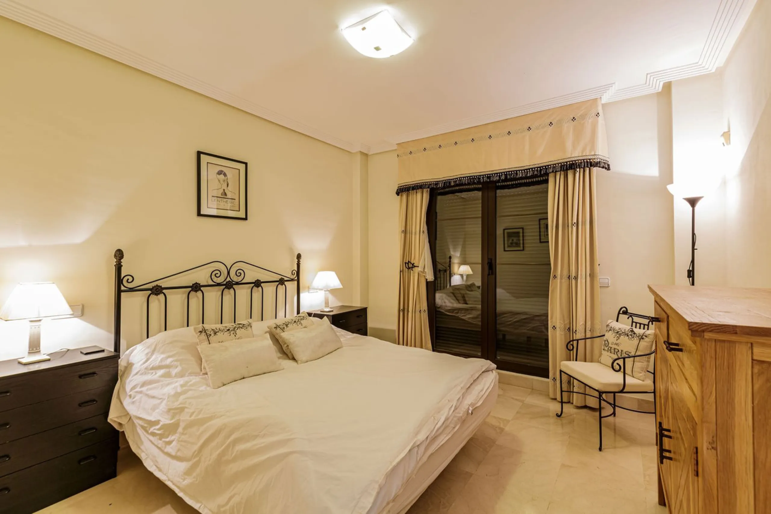 NEW LISTING penthouse with roof terrace !