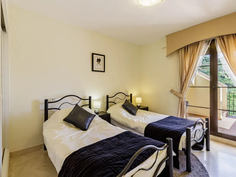 NEW LISTING penthouse with roof terrace !