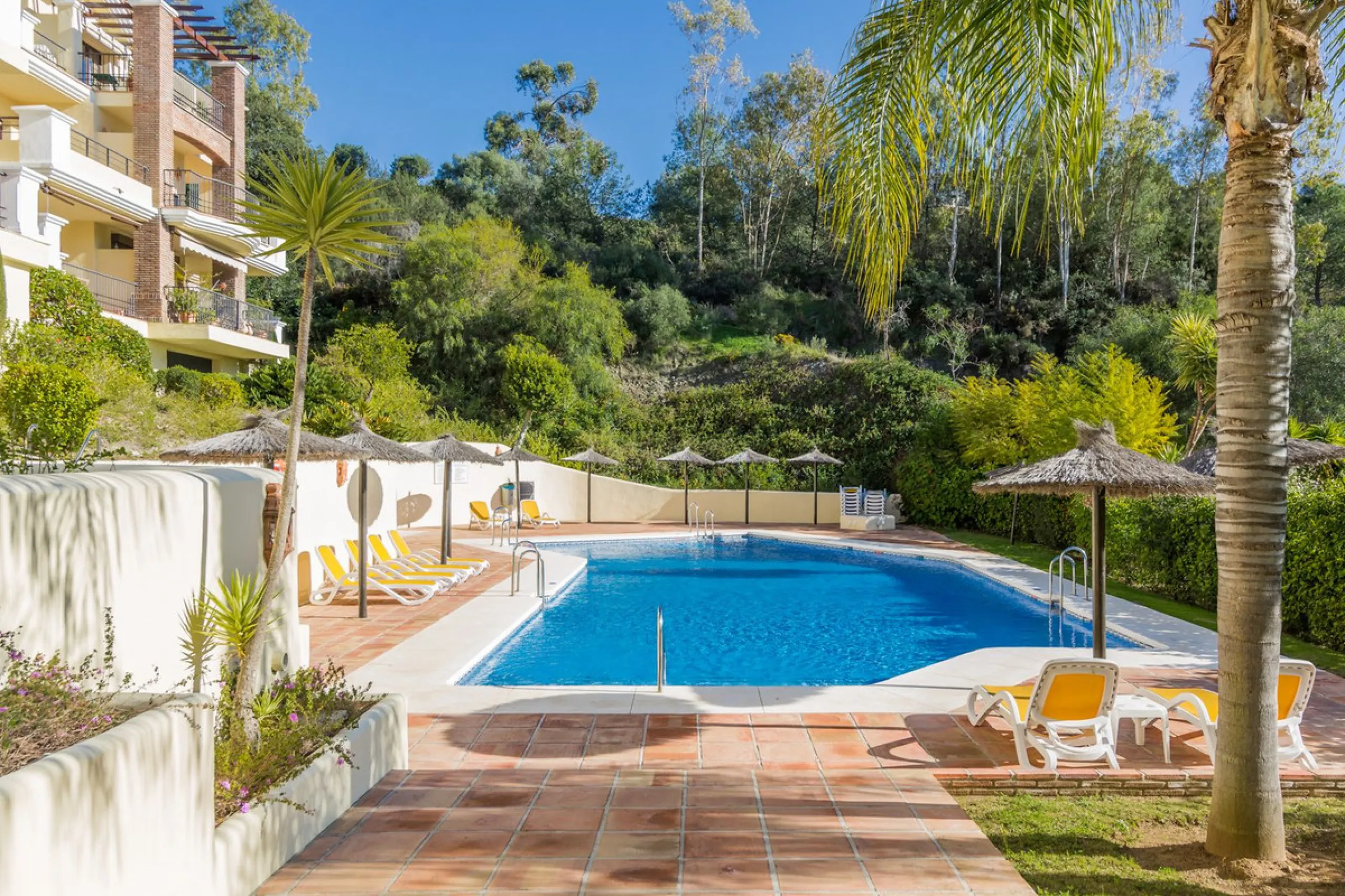 NEW LISTING penthouse with roof terrace !