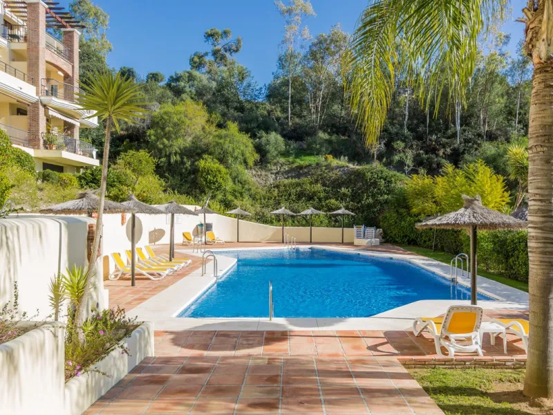 NEW LISTING penthouse with roof terrace !