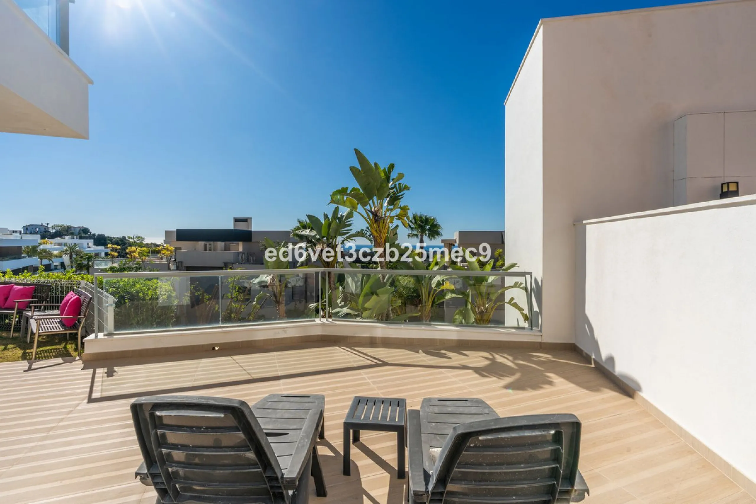 Apartment - Ground Floor Apartment в продаже в Benahavís, Málaga. В доме 3 спален и 2 ванных комнат. Площадь дома 107 м²