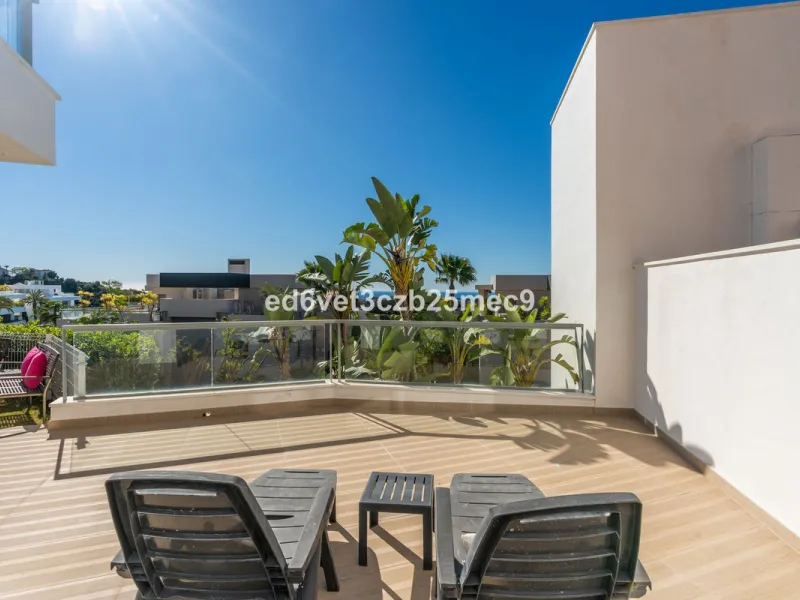 Apartment - Ground Floor Apartment в продаже в Benahavís, Málaga. В доме 3 спален и 2 ванных комнат. Площадь дома 107 м²