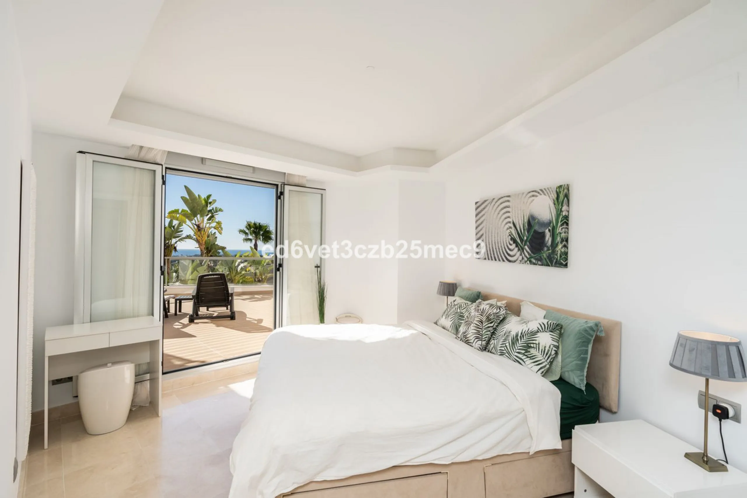 Apartment - Ground Floor Apartment в продаже в Benahavís, Málaga. В доме 3 спален и 2 ванных комнат. Площадь дома 107 м²
