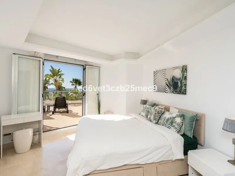 Apartment - Ground Floor Apartment в продаже в Benahavís, Málaga. В доме 3 спален и 2 ванных комнат. Площадь дома 107 м²