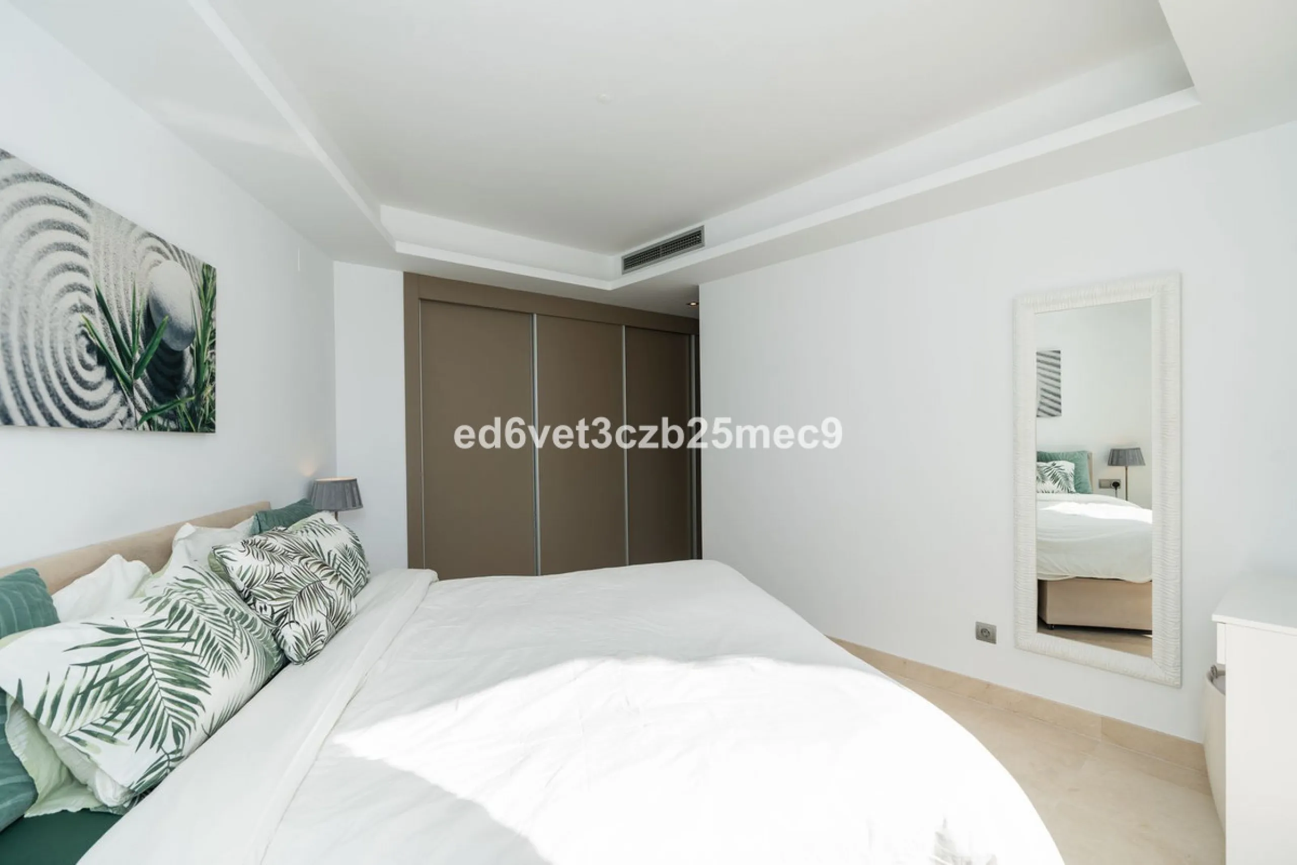Apartment - Ground Floor Apartment в продаже в Benahavís, Málaga. В доме 3 спален и 2 ванных комнат. Площадь дома 107 м²