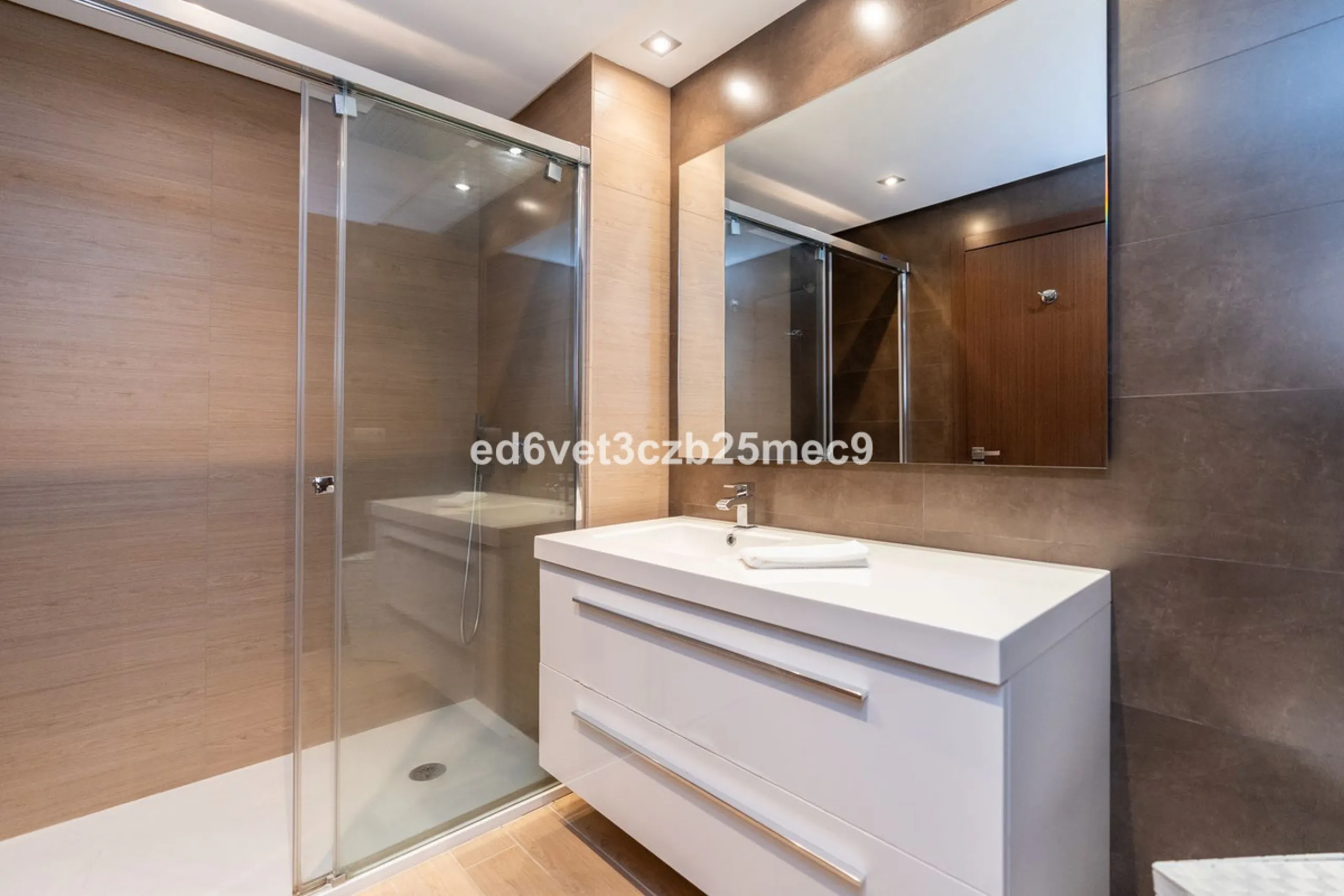 Apartment - Ground Floor Apartment в продаже в Benahavís, Málaga. В доме 3 спален и 2 ванных комнат. Площадь дома 107 м²