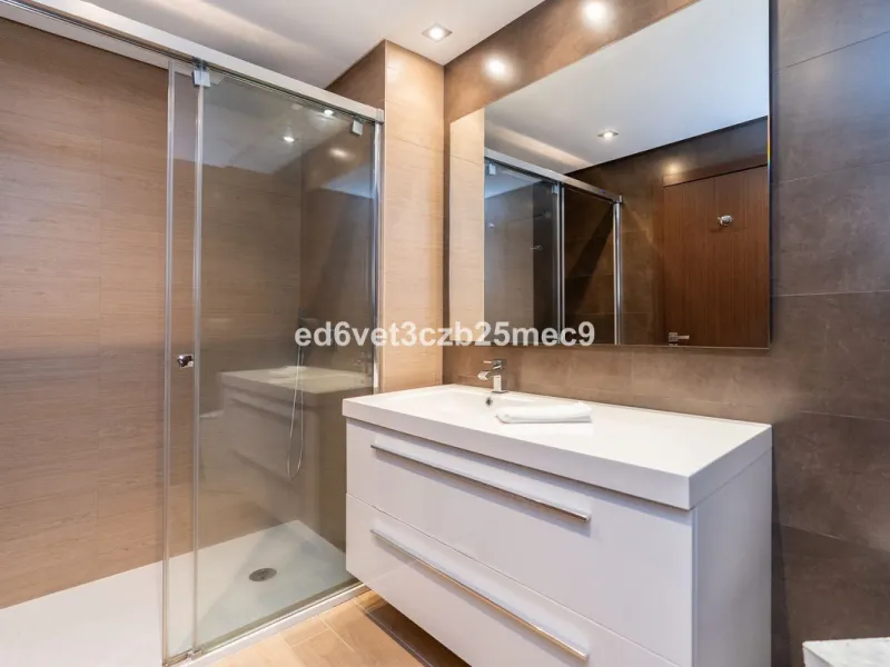 Apartment - Ground Floor Apartment в продаже в Benahavís, Málaga. В доме 3 спален и 2 ванных комнат. Площадь дома 107 м²