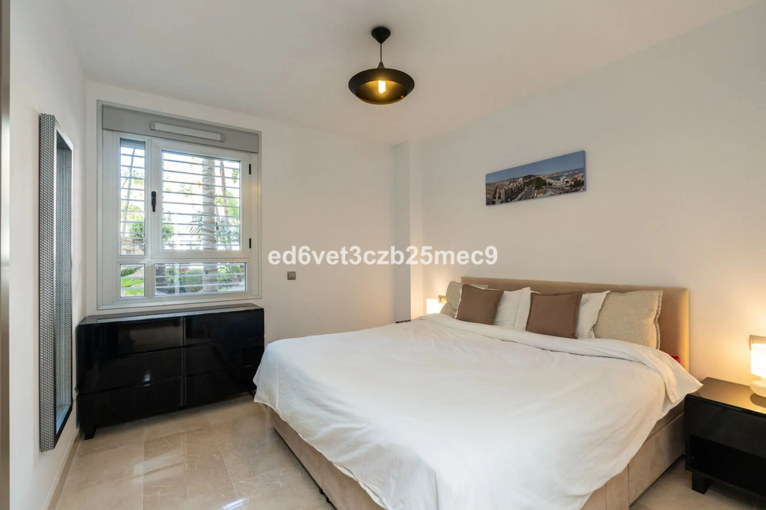 Apartment - Ground Floor Apartment в продаже в Benahavís, Málaga. В доме 3 спален и 2 ванных комнат. Площадь дома 107 м²