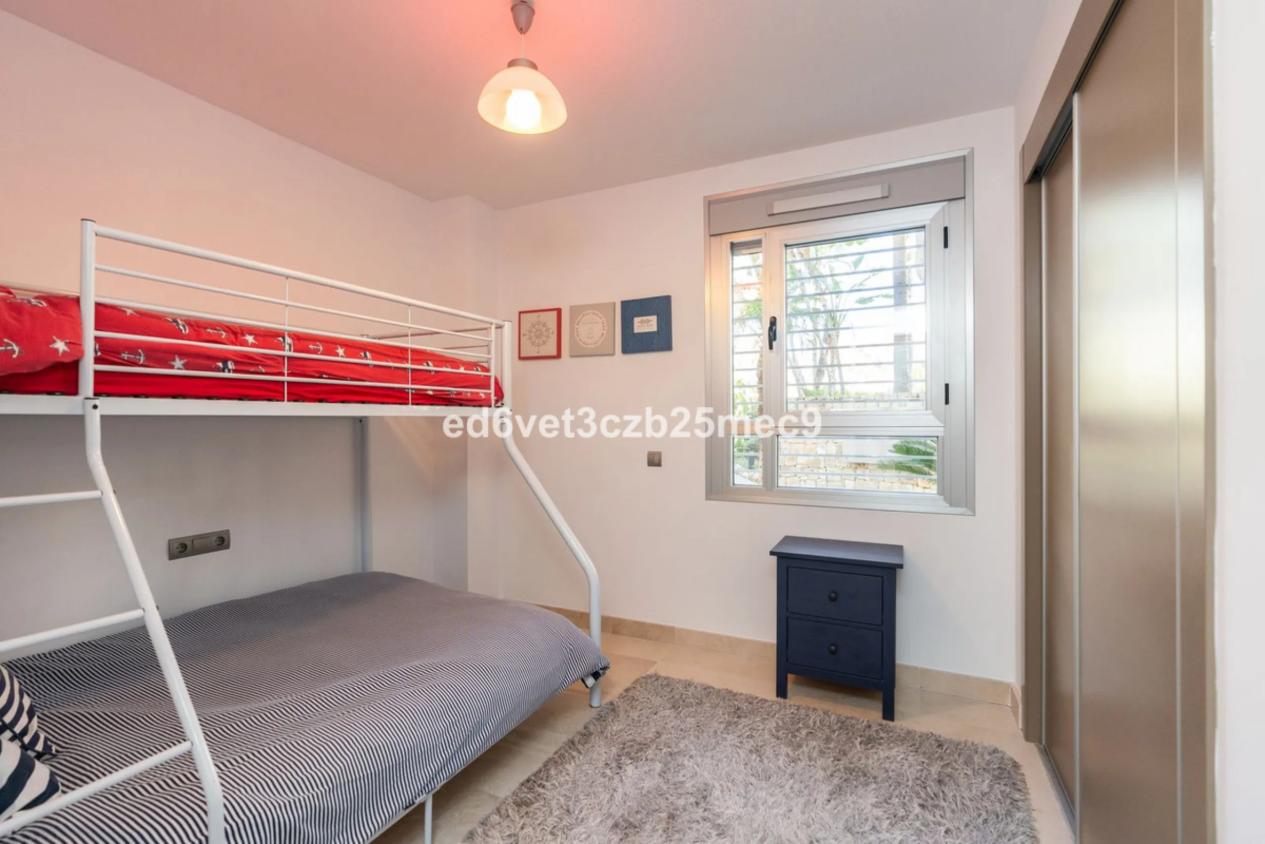 Apartment - Ground Floor Apartment в продаже в Benahavís, Málaga. В доме 3 спален и 2 ванных комнат. Площадь дома 107 м²