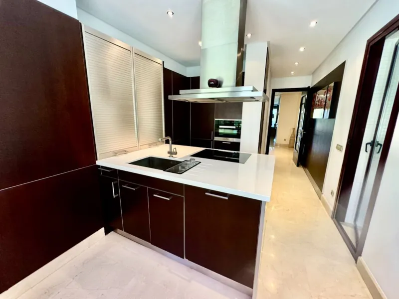 Beautiful Luxury ground floor apartment in one of the best beachfront developments with 360° panoramic views.