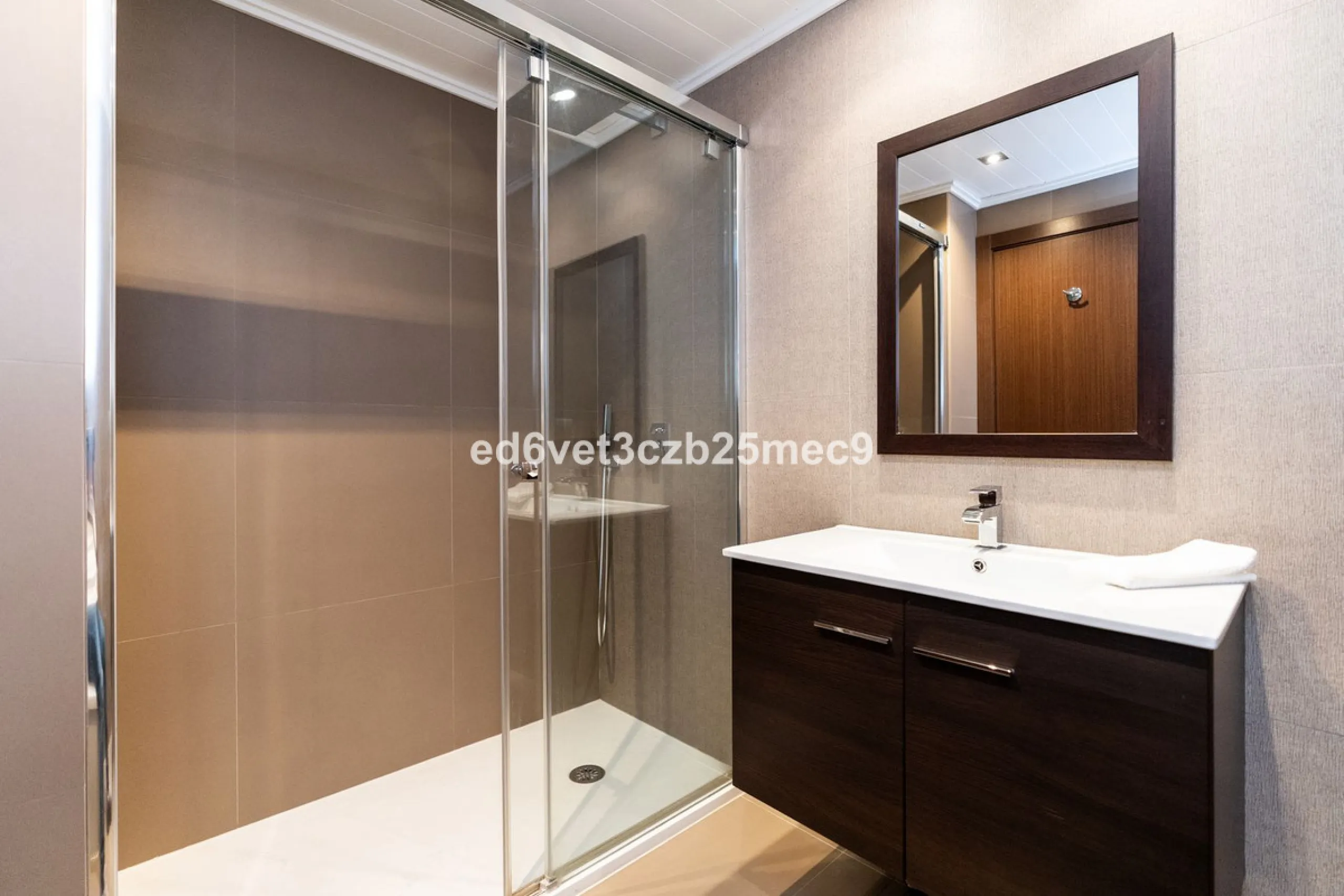 Apartment - Ground Floor Apartment в продаже в Benahavís, Málaga. В доме 3 спален и 2 ванных комнат. Площадь дома 107 м²