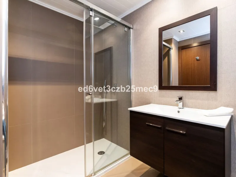 Apartment - Ground Floor Apartment в продаже в Benahavís, Málaga. В доме 3 спален и 2 ванных комнат. Площадь дома 107 м²