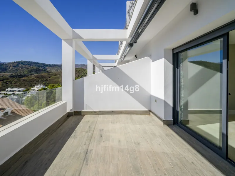 This stunning 2-bedroom duplex penthouse for sale in Ocean Hills, Estepona offers modern, luxurious living with breathtaking panoramic views of the Mediterranean Sea, the surrounding mountains, and the protected natural park that borders the community. Si