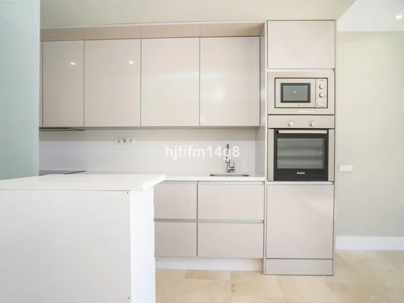 This stunning 2-bedroom duplex penthouse for sale in Ocean Hills, Estepona offers modern, luxurious living with breathtaking panoramic views of the Mediterranean Sea, the surrounding mountains, and the protected natural park that borders the community. Si