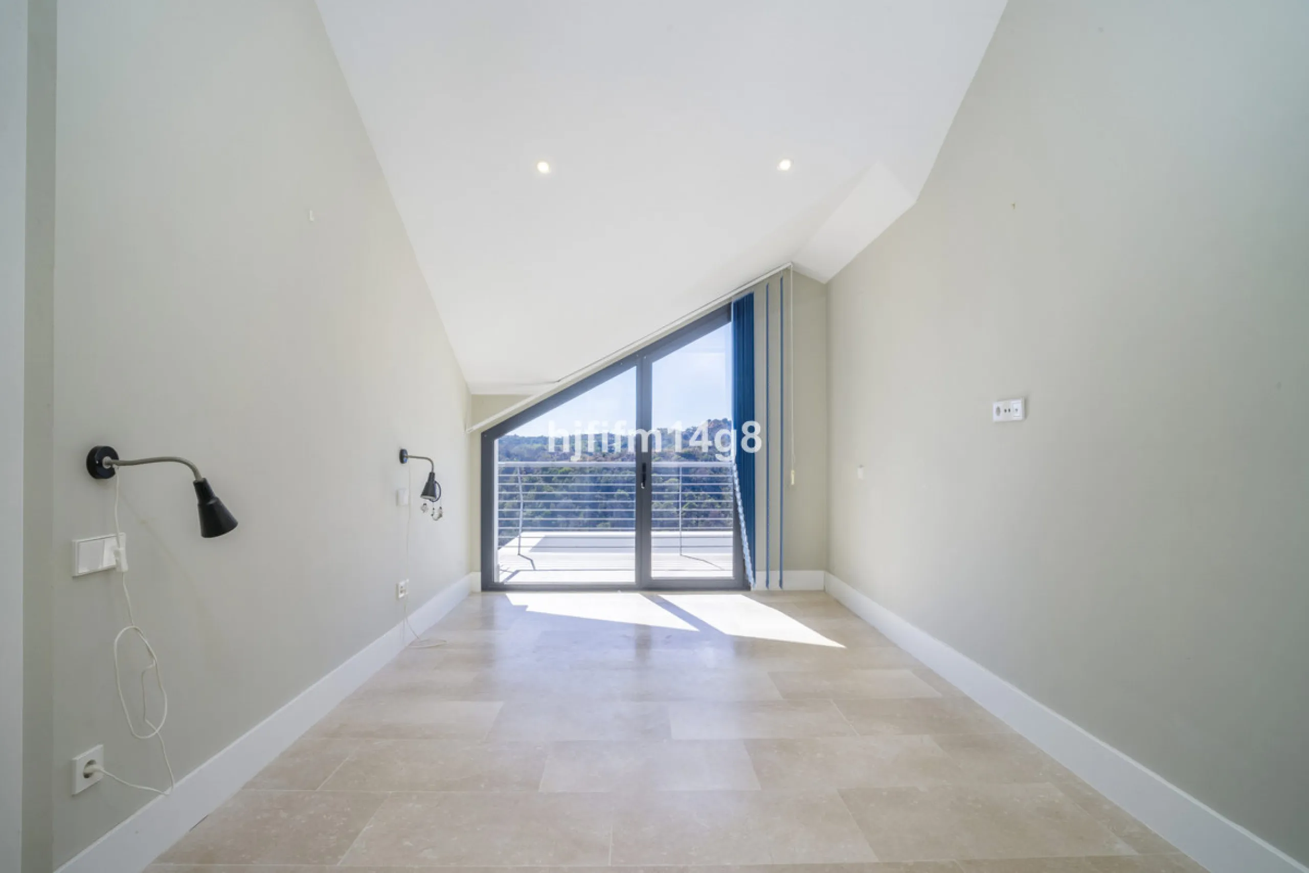 This stunning 2-bedroom duplex penthouse for sale in Ocean Hills, Estepona offers modern, luxurious living with breathtaking panoramic views of the Mediterranean Sea, the surrounding mountains, and the protected natural park that borders the community. Si