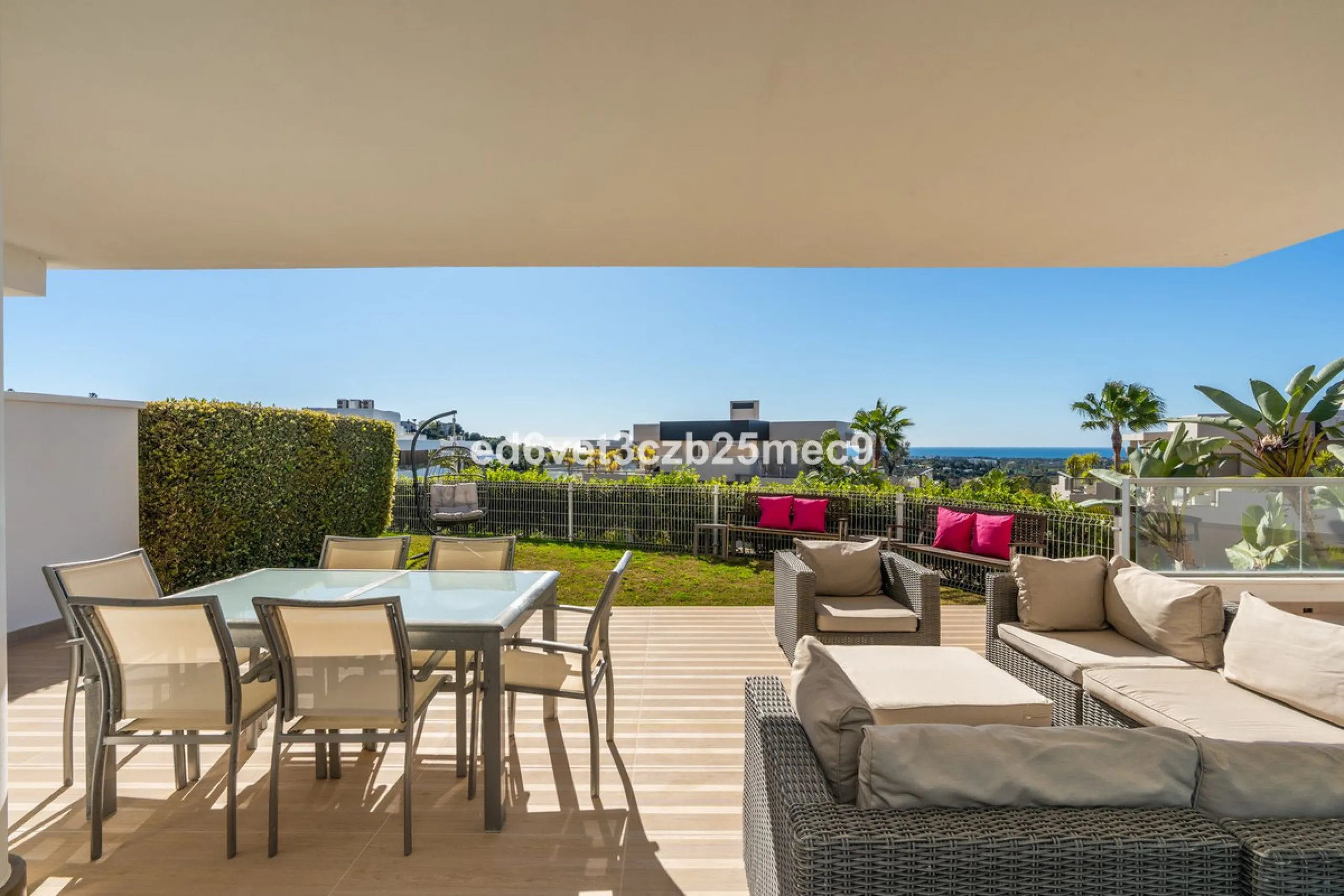 Apartment - Ground Floor Apartment в продаже в Benahavís, Málaga. В доме 3 спален и 2 ванных комнат. Площадь дома 107 м²