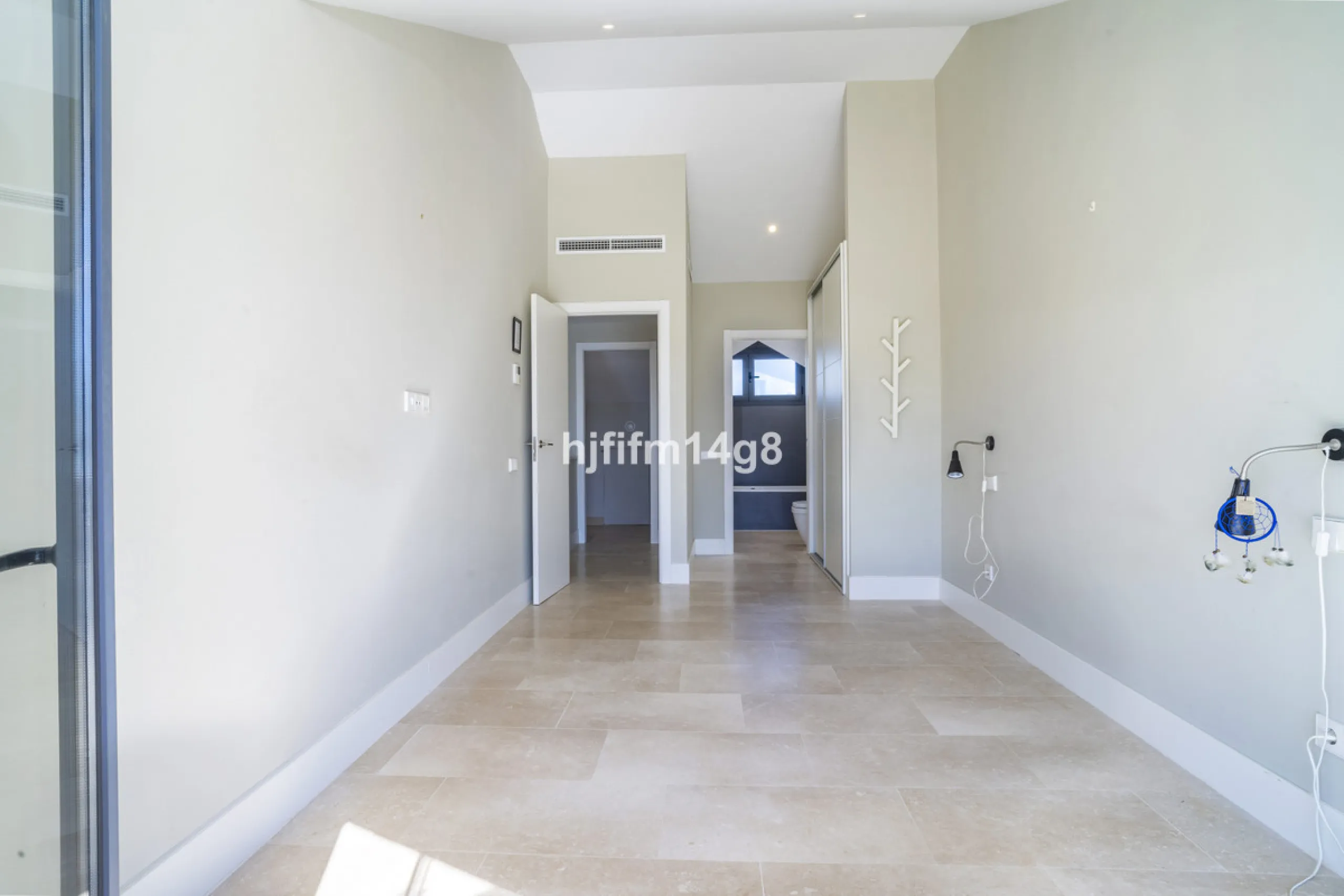 This stunning 2-bedroom duplex penthouse for sale in Ocean Hills, Estepona offers modern, luxurious living with breathtaking panoramic views of the Mediterranean Sea, the surrounding mountains, and the protected natural park that borders the community. Si