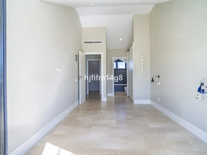 This stunning 2-bedroom duplex penthouse for sale in Ocean Hills, Estepona offers modern, luxurious living with breathtaking panoramic views of the Mediterranean Sea, the surrounding mountains, and the protected natural park that borders the community. Si