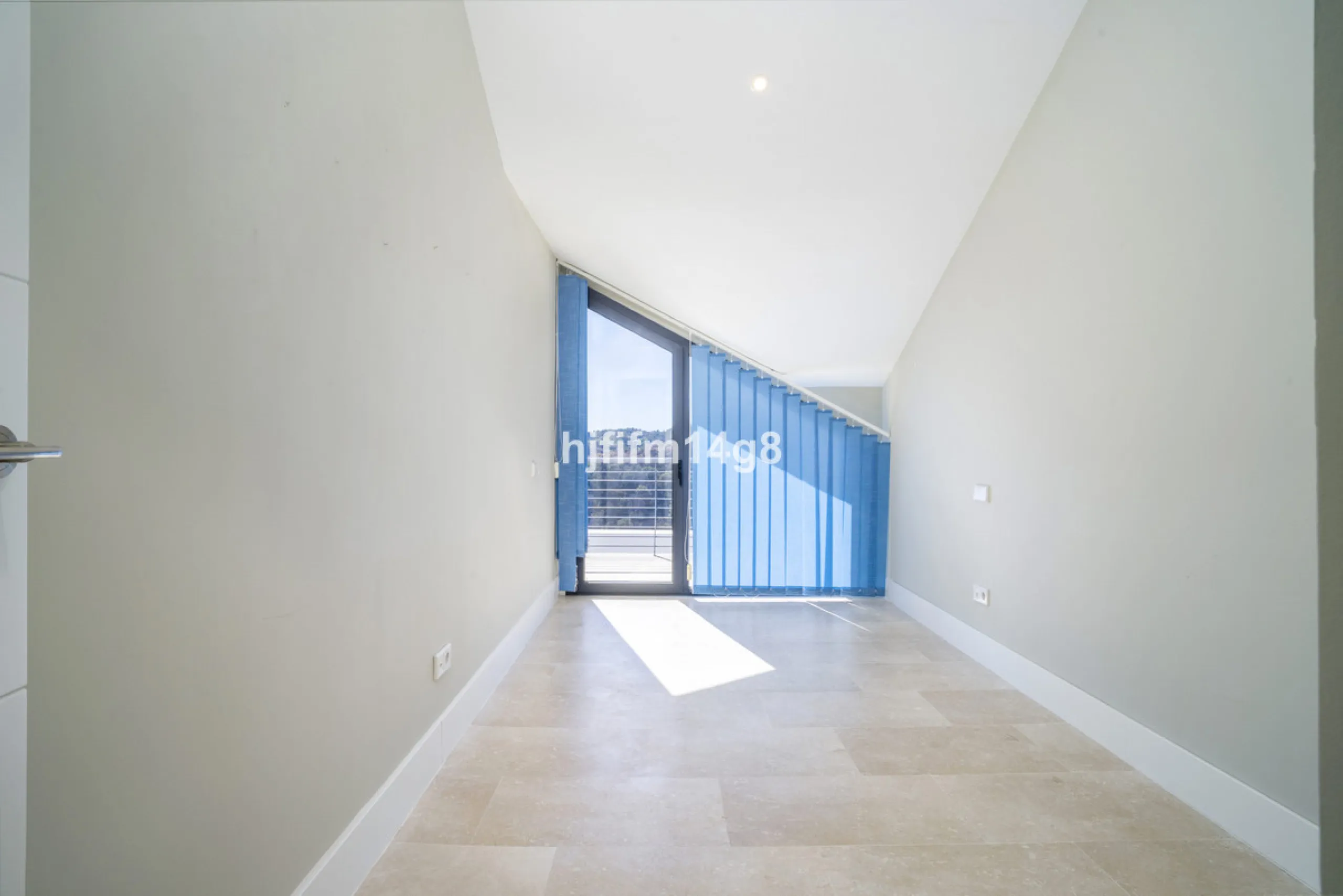 This stunning 2-bedroom duplex penthouse for sale in Ocean Hills, Estepona offers modern, luxurious living with breathtaking panoramic views of the Mediterranean Sea, the surrounding mountains, and the protected natural park that borders the community. Si