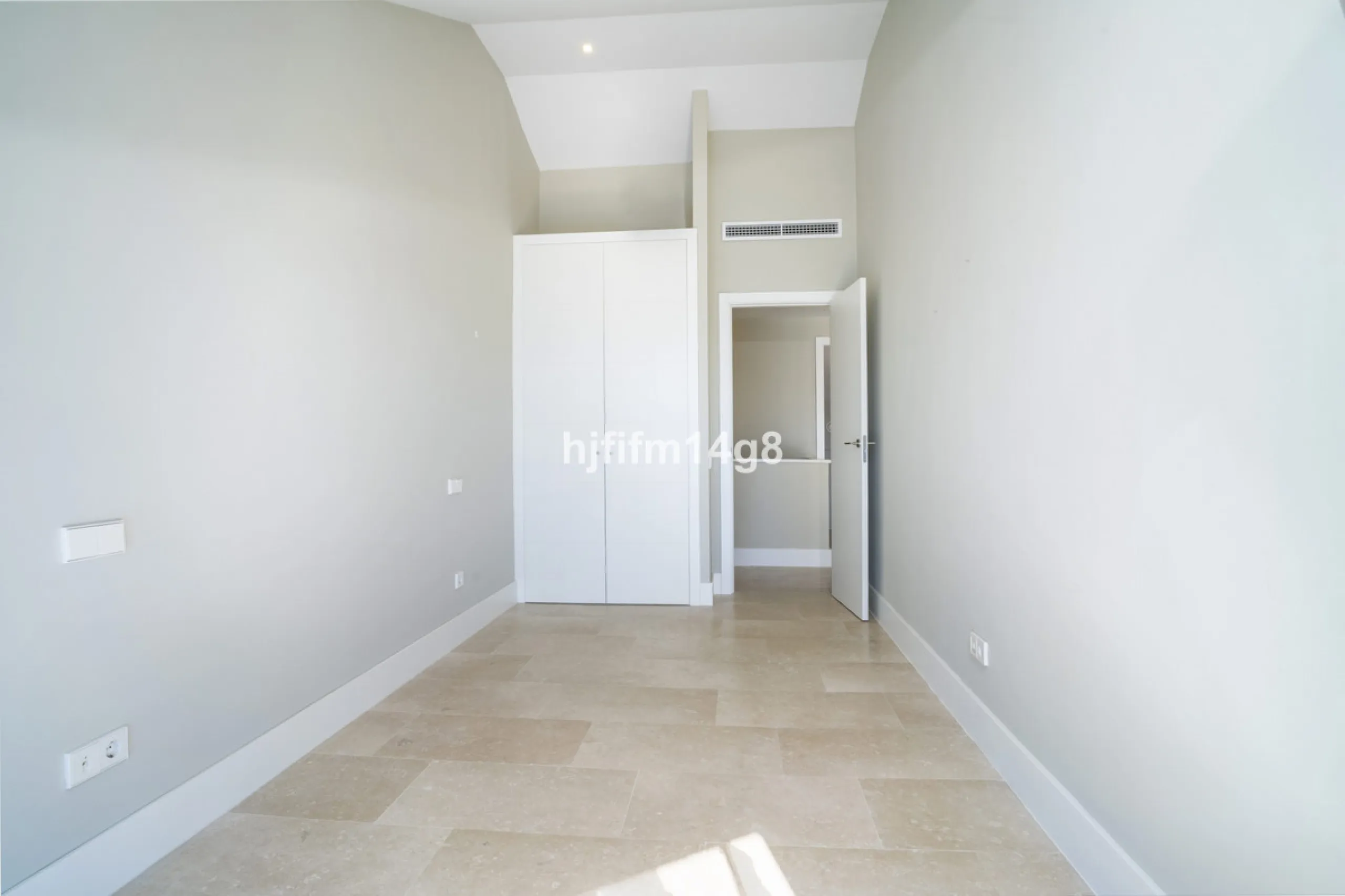 This stunning 2-bedroom duplex penthouse for sale in Ocean Hills, Estepona offers modern, luxurious living with breathtaking panoramic views of the Mediterranean Sea, the surrounding mountains, and the protected natural park that borders the community. Si