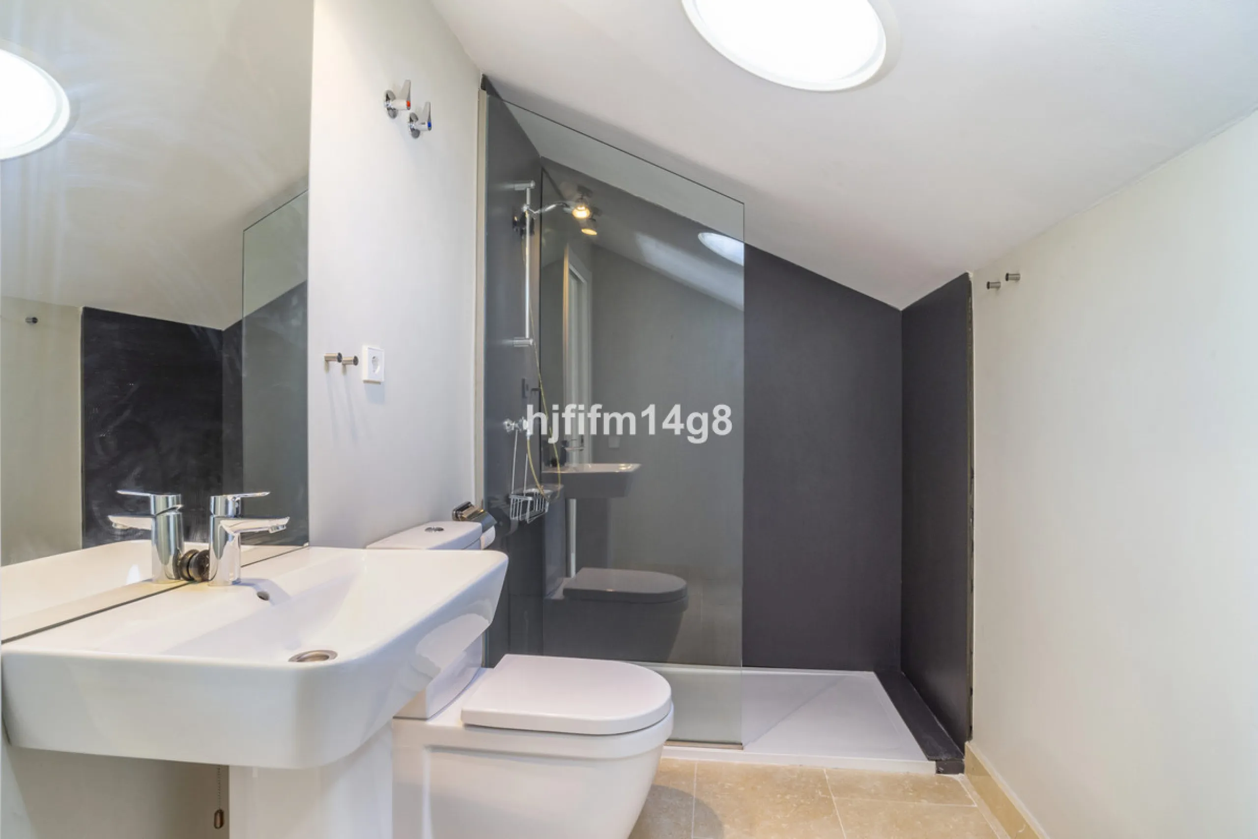 This stunning 2-bedroom duplex penthouse for sale in Ocean Hills, Estepona offers modern, luxurious living with breathtaking panoramic views of the Mediterranean Sea, the surrounding mountains, and the protected natural park that borders the community. Si