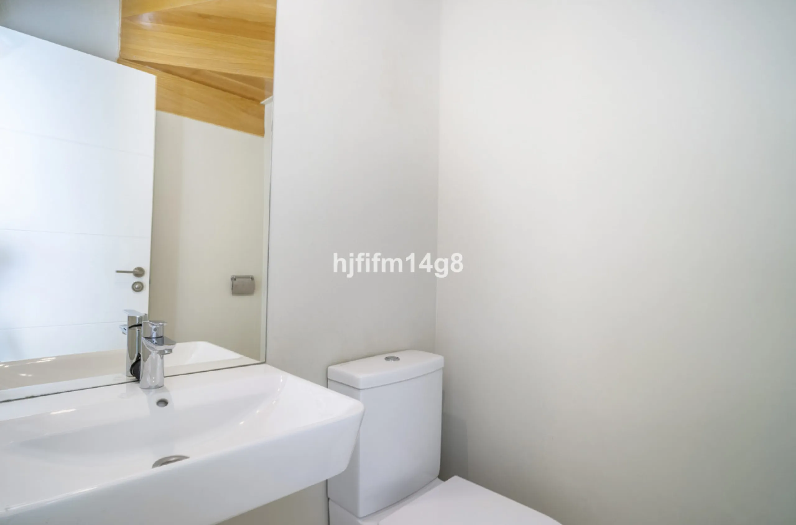 This stunning 2-bedroom duplex penthouse for sale in Ocean Hills, Estepona offers modern, luxurious living with breathtaking panoramic views of the Mediterranean Sea, the surrounding mountains, and the protected natural park that borders the community. Si
